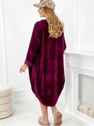 Tamsiai violetinės spalvos velvetinė suknelė MOD2396