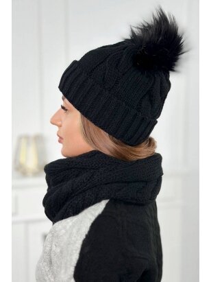 Juodos spalvos žieminė kepurė ir šalikas PLK3
