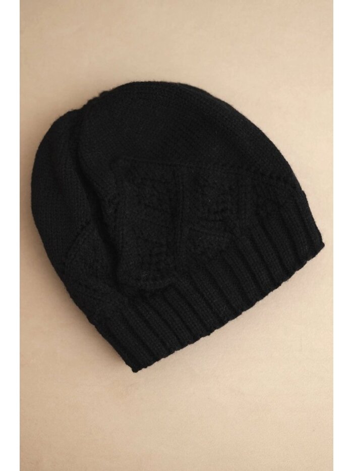 Juodos spalvos kepurė K479 GP 1