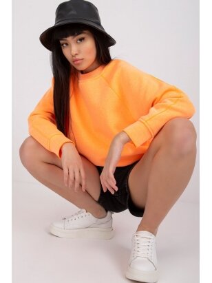 Oranžinės spalvos džemperis MOD1739