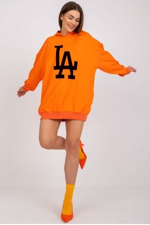 Oranžinės spalvos džemperis MOD1868