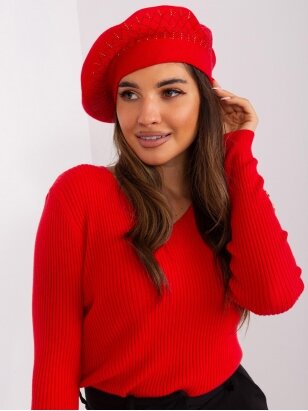 Raudonos spalvos kepurė KP0055