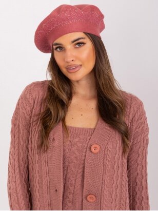 Tamsiai rožinės spalvos kepurė KP0055