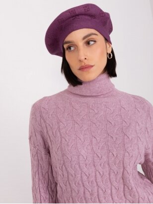 Tamsiai violetinės spalvos kepurė KP0056