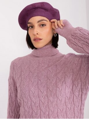 Tamsiai violetinės spalvos kepurė KP0056