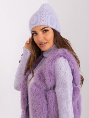 Šviesiai violetinės spalvos kepurė KP0058