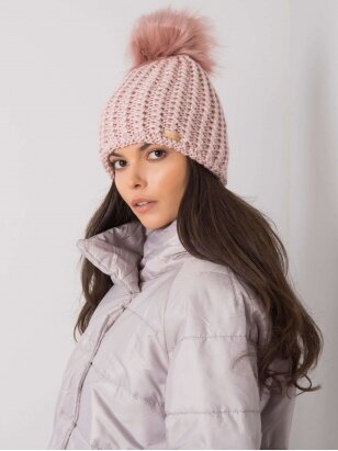 Šviesiai rožinės spalvos kepurė KP0046