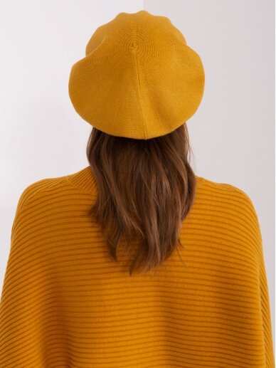 Tamsiai geltonos spalvos kepurė KP0055 3