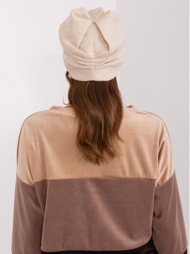 Šviesiai smėlinės spalvos kepurė KP0057 1