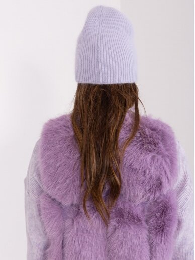 Šviesiai violetinės spalvos kepurė KP0058 1