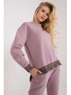 Šviesiai violetinės spalvos moteriškas kostiumėlis MOD1671