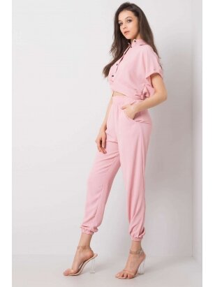 Šviesiai rožinės spalvos moteriškas kostiumėlis MOD950