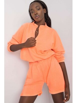 Oranžinės spalvos moteriškas kostiumėlis MOD1086