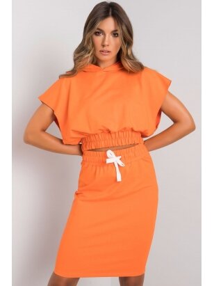 Oranžinės spalvos moteriškas kostiumėlis MOD1138