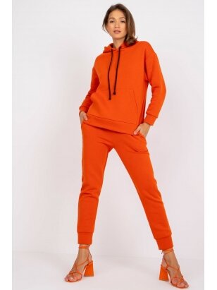 Oranžinės spalvos sportinis kostiumas MOD1850