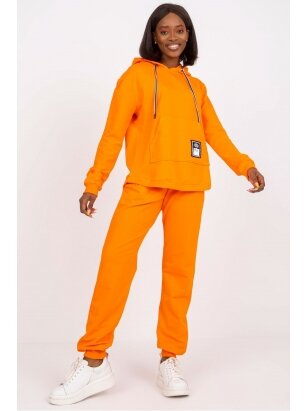 Oranžinės spalvos sportinis kostiumas MOD1836