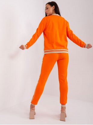 Oranžinės spalvos sportinis kostiumas MOD2376