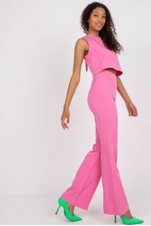 Rožinės spalvos moteriškas kostiumėlis MOD1890