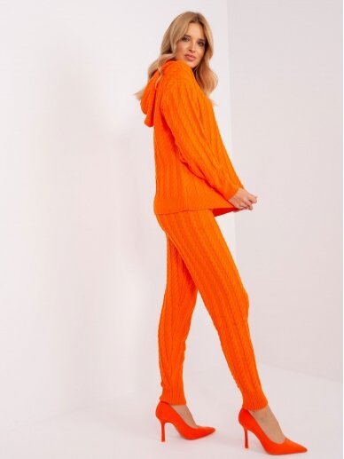 Oranžinės spalvos megztas kostiumėlis MOD2435 3