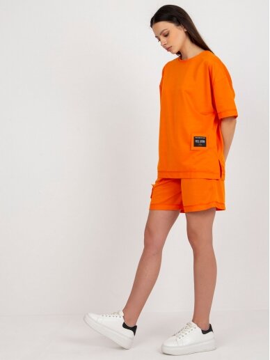 Oranžinės spalvos kostiumėlis su šortais MOD2291 3