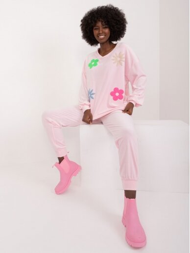 Šviesiai rožinės spalvos veliūrinis kostiumėlis KST0488 2