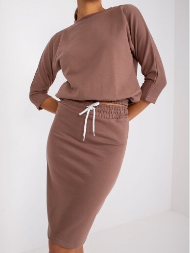 Šviesiai rudos spalvos moteriškas kostiumėlis  MOD1358 4
