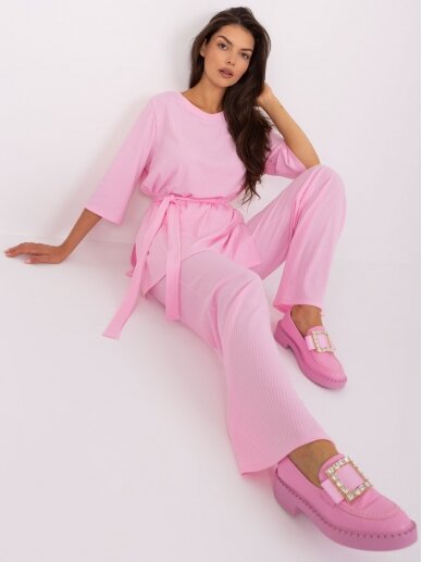 Šviesiai rožinės spalvos moteriškas kostiumėlis MOD2316 3