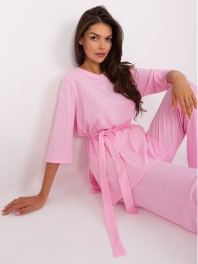 Šviesiai rožinės spalvos moteriškas kostiumėlis MOD2316 4