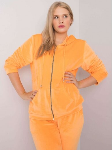 Šviesiai oranžinės spalvos veliūrinis kostiumėlis MOD832 4