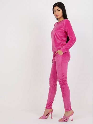 Rožinės spalvos veliūrinis kostiumėlis MOD1478 3