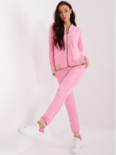 Šviesiai rožinės spalvos sportinis kostiumas MOD2376