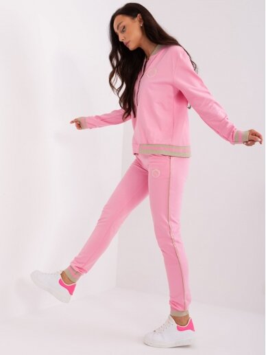 Šviesiai rožinės spalvos sportinis kostiumas MOD2376 4