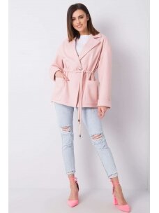 Šviesiai rožinės spalvos paltas MOD957