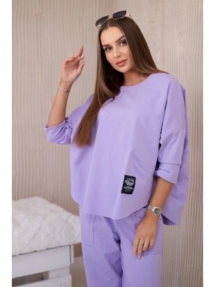Šviesiai violetinės spalvos moteriškas kostiumėlis KST0016