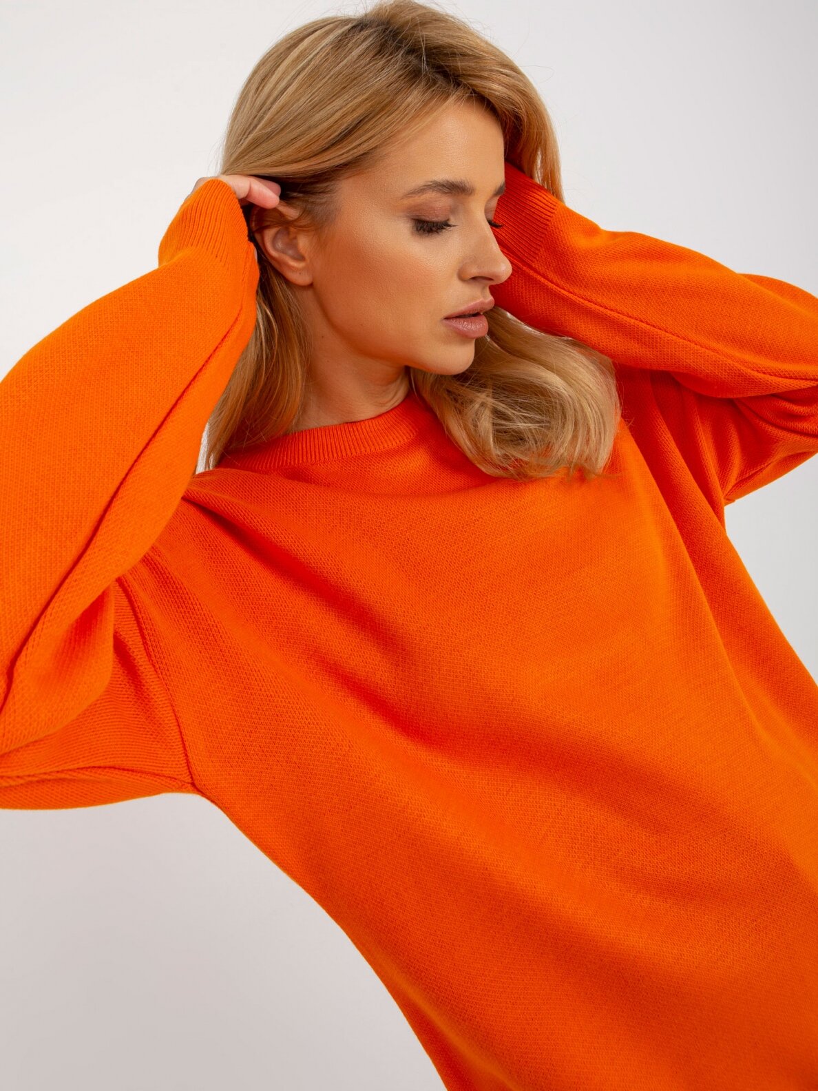 Oranžinės spalvos megztinis MOD2181 GP 5 Oranžinės spalvos megztinis MOD2181 GP 5
