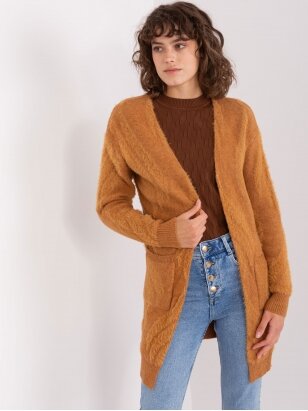 Šviesiai rudos spalvos megztinis MGZ0061