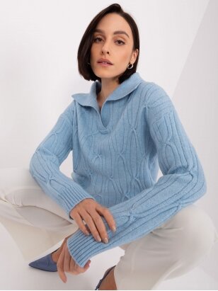 Šviesiai mėlynos spalvos megztinis MOD2432