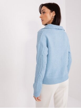 Šviesiai mėlynos spalvos megztinis MOD2432