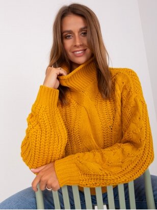 Tamsiai geltonos spalvos megztinis MGZ0067
