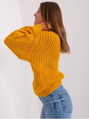 Tamsiai geltonos spalvos megztinis MGZ0067