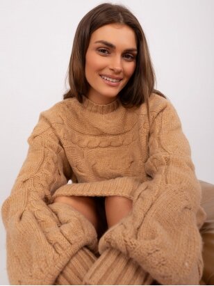 Šviesiai rudos spalvos megztinis MGZ0072