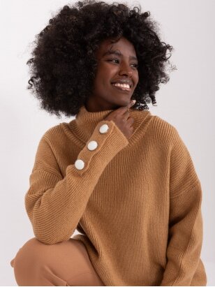 Šviesiai rudos spalvos megztinis MGZ0082