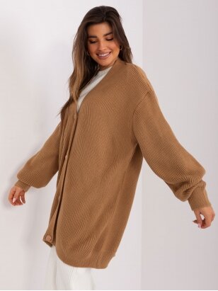 Šviesiai rudos spalvos megztinis MGZ0086