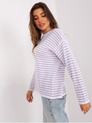 Šviesiai violetinės spalvos megztinis MGZ0097