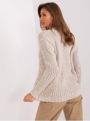 Šviesiai smėlinės spalvos megztinis MGZ0099