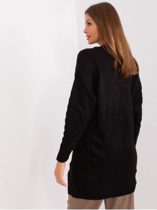 Juodos spalvos megztinis MGZ0102
