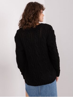 Juodos spalvos megztinis MGZ0104