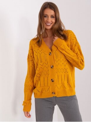 Tamsiai geltonos spalvos megztinis MGZ0105