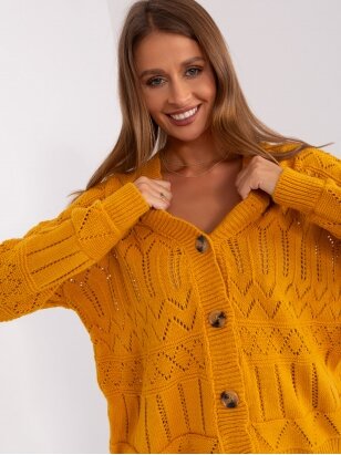 Tamsiai geltonos spalvos megztinis MGZ0105