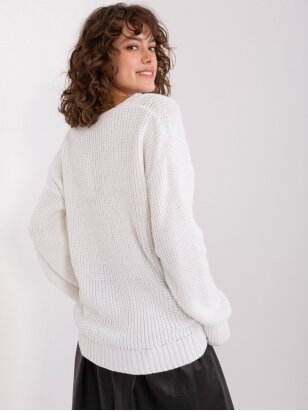Nebalintos drobės spalvos megztinis MGZ0109